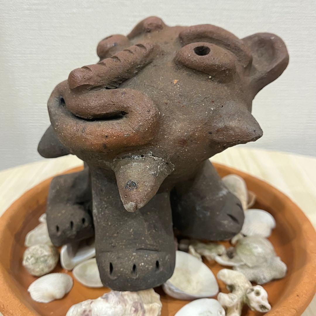 沖縄県西表島「青烽窯」の陶土製シーサー＆イタリア製の陶器受け皿＆貝殻付き