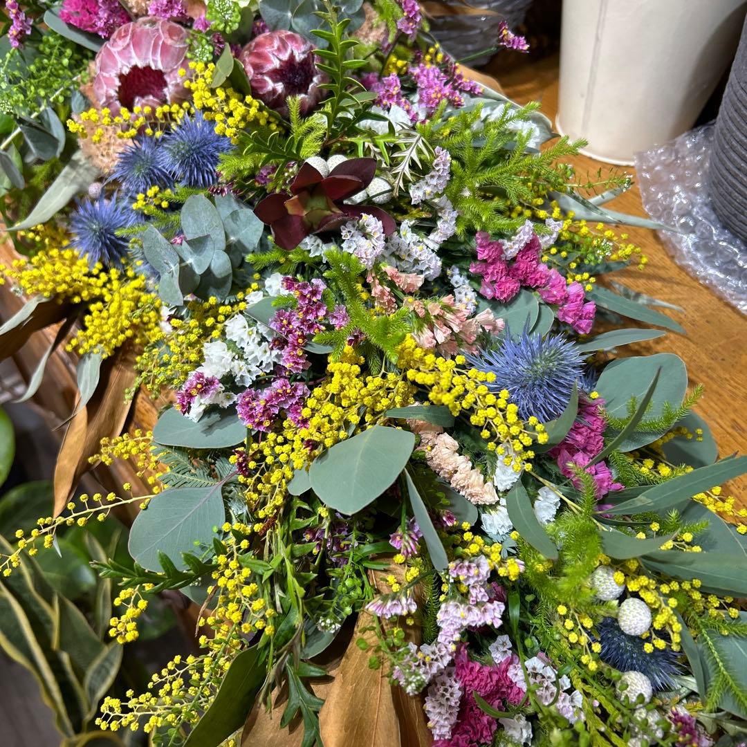 ミモザとプロテアのロングスワッグ