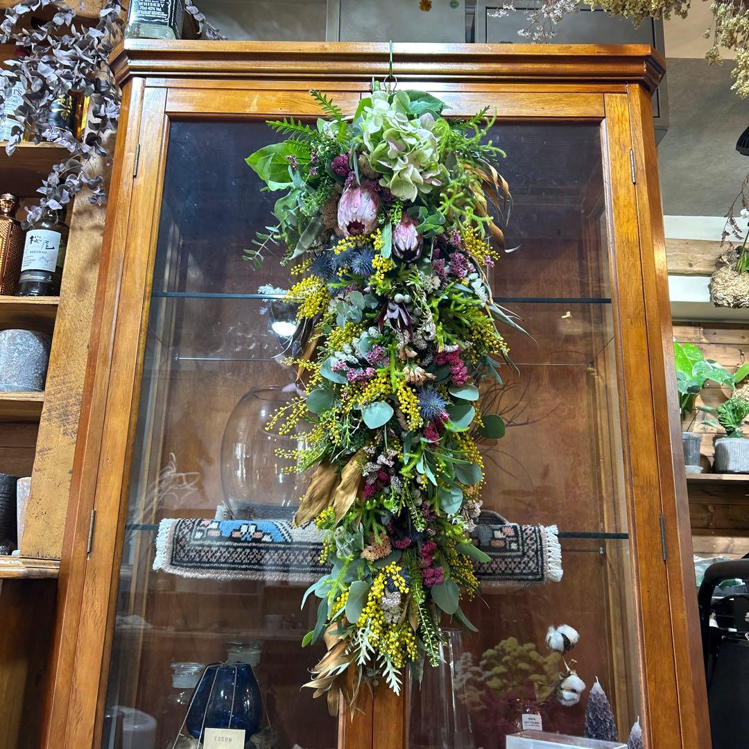 ミモザとプロテアのロングスワッグ