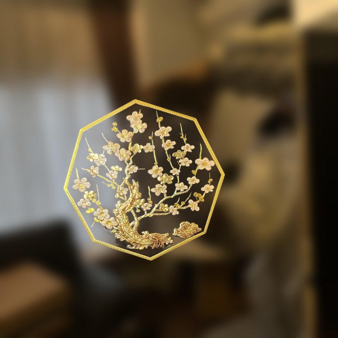 黒い4つ折り屏風 金色の花模様