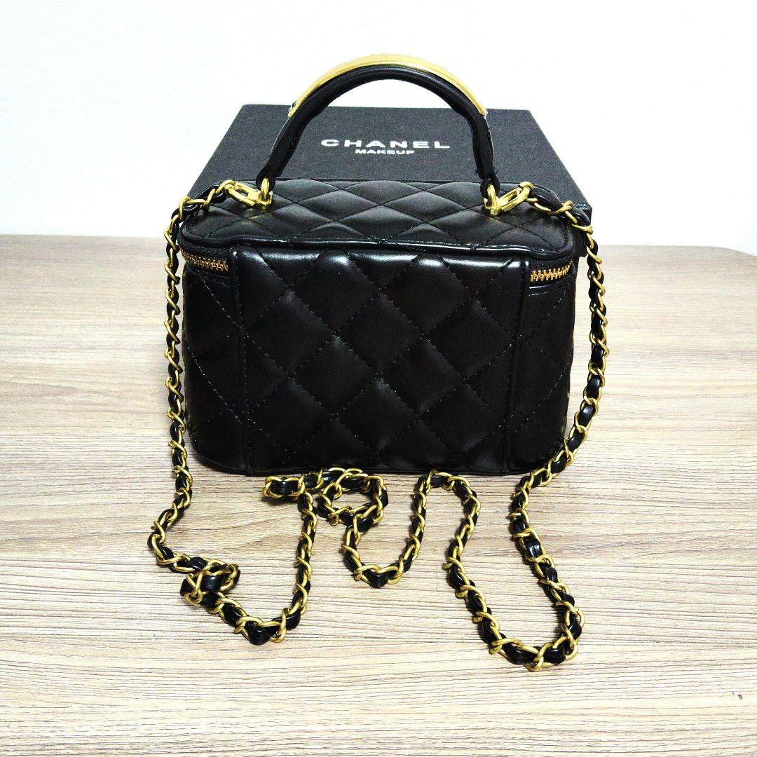 CHANEL　キルティングミラー付きバニティショルダーバッグ　ノベルティー