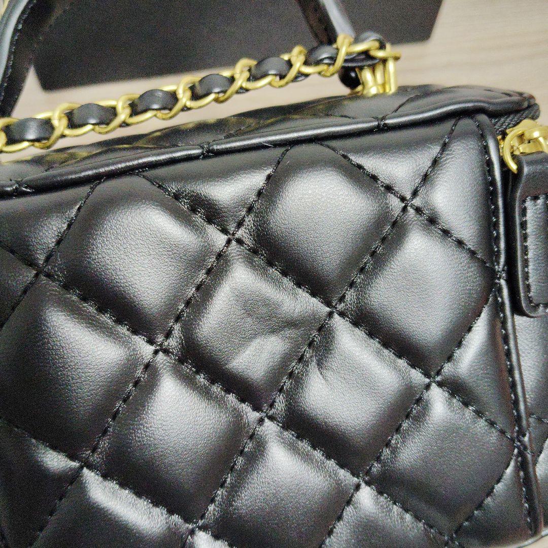 CHANEL　キルティングミラー付きバニティショルダーバッグ　ノベルティー