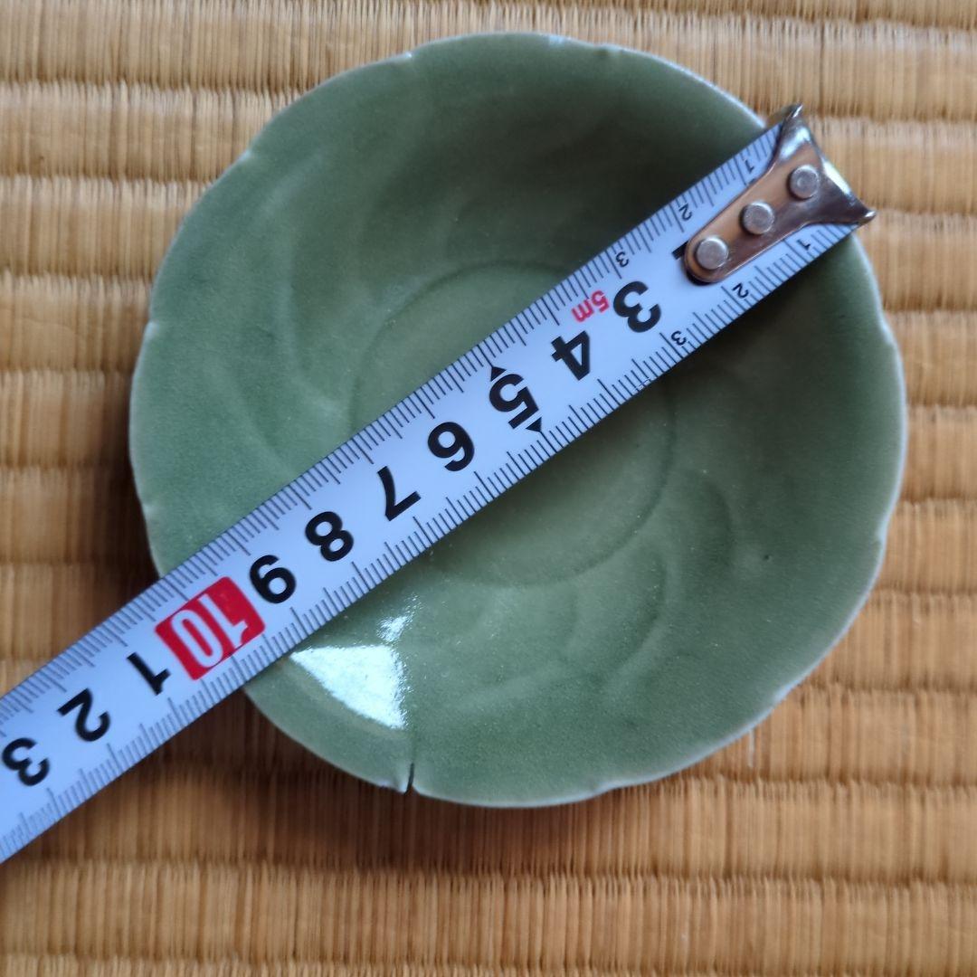 緑色 花形 陶器皿 青磁