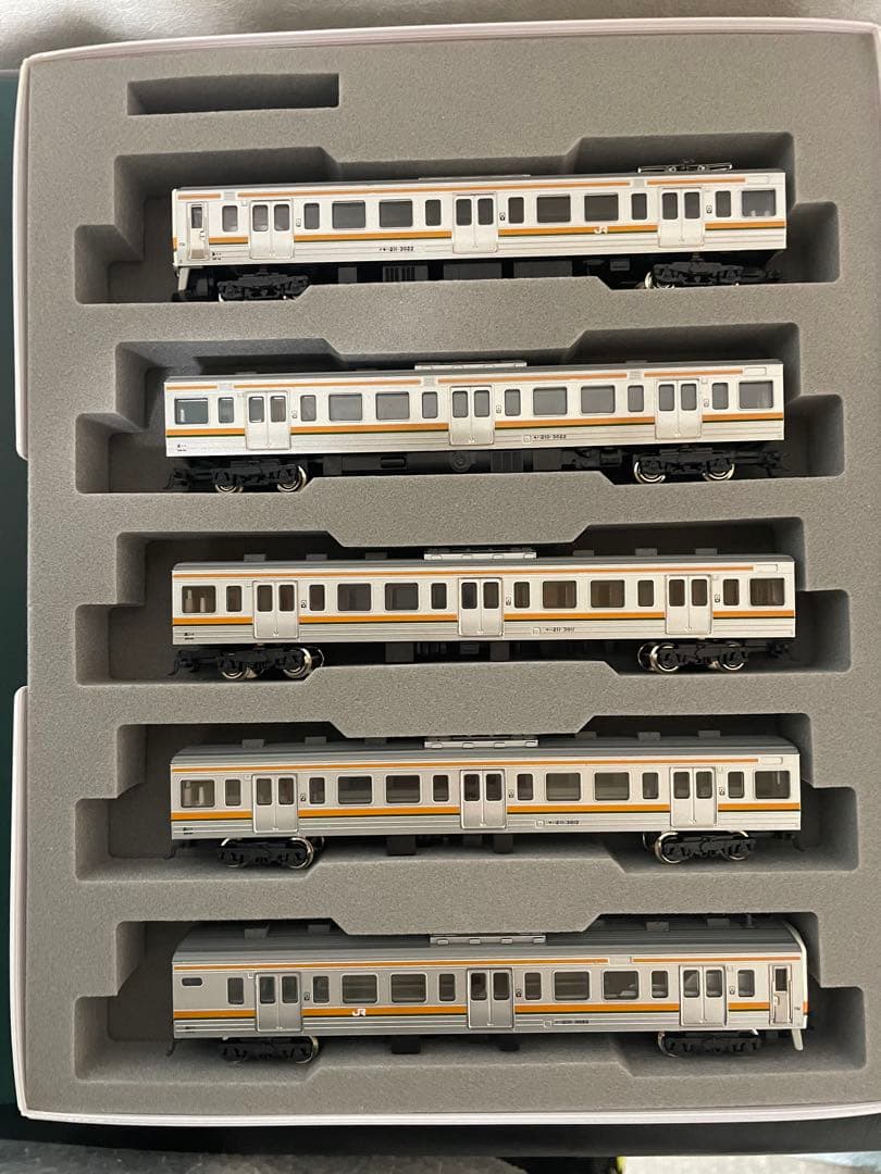 211系3000番台 113系グリーン車組み込み　　　高崎線、宇都宮線仕様