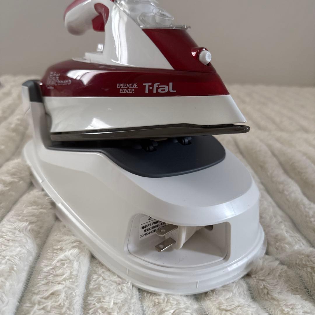 ⭐️mamiとなりますアイロンティファール コードレス スチームアイロン