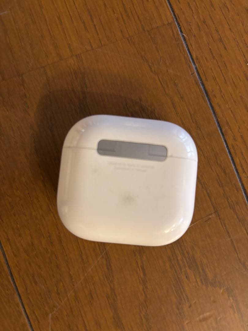 AirPods4本体 ホワイト 充電ケース付き　左耳のみ　片方だけです