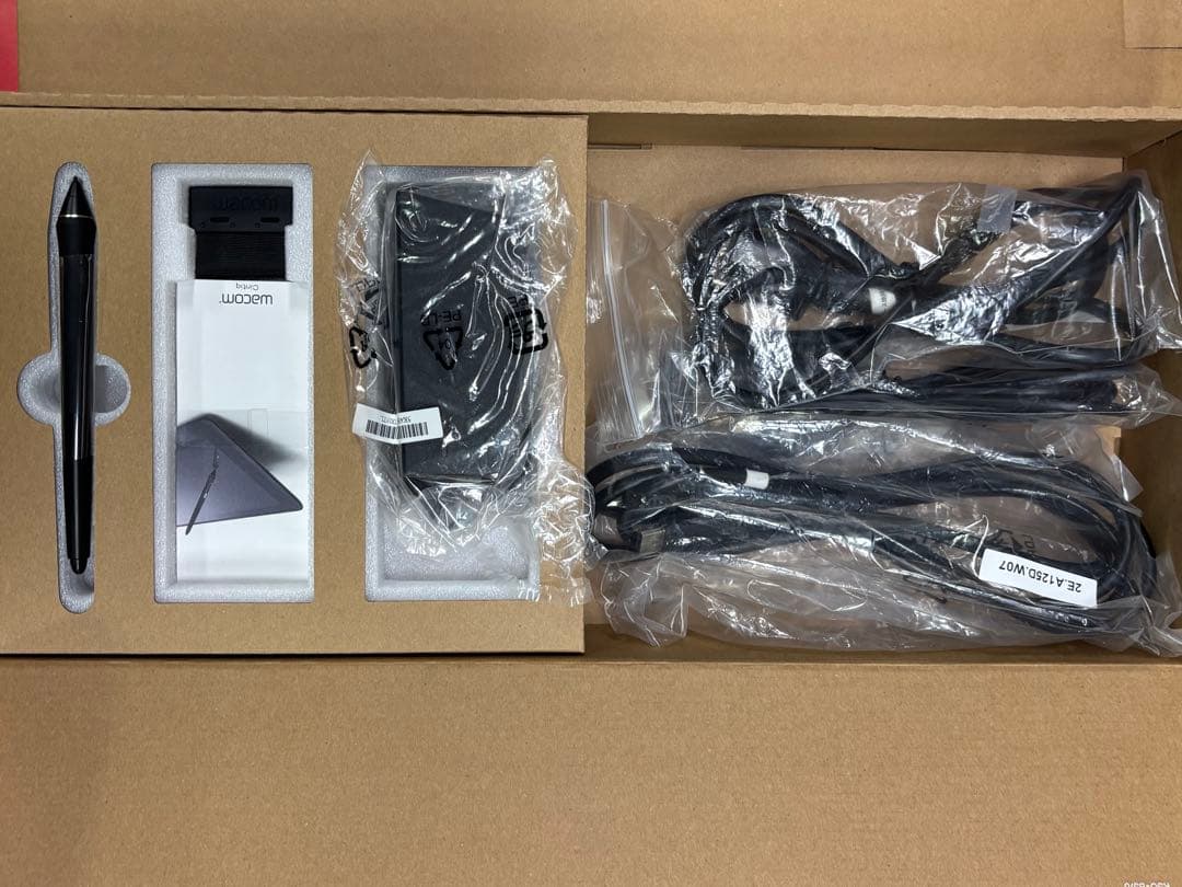 液タブ・ペンタブ WACOM cintiq22 FHD DTK2260K1D