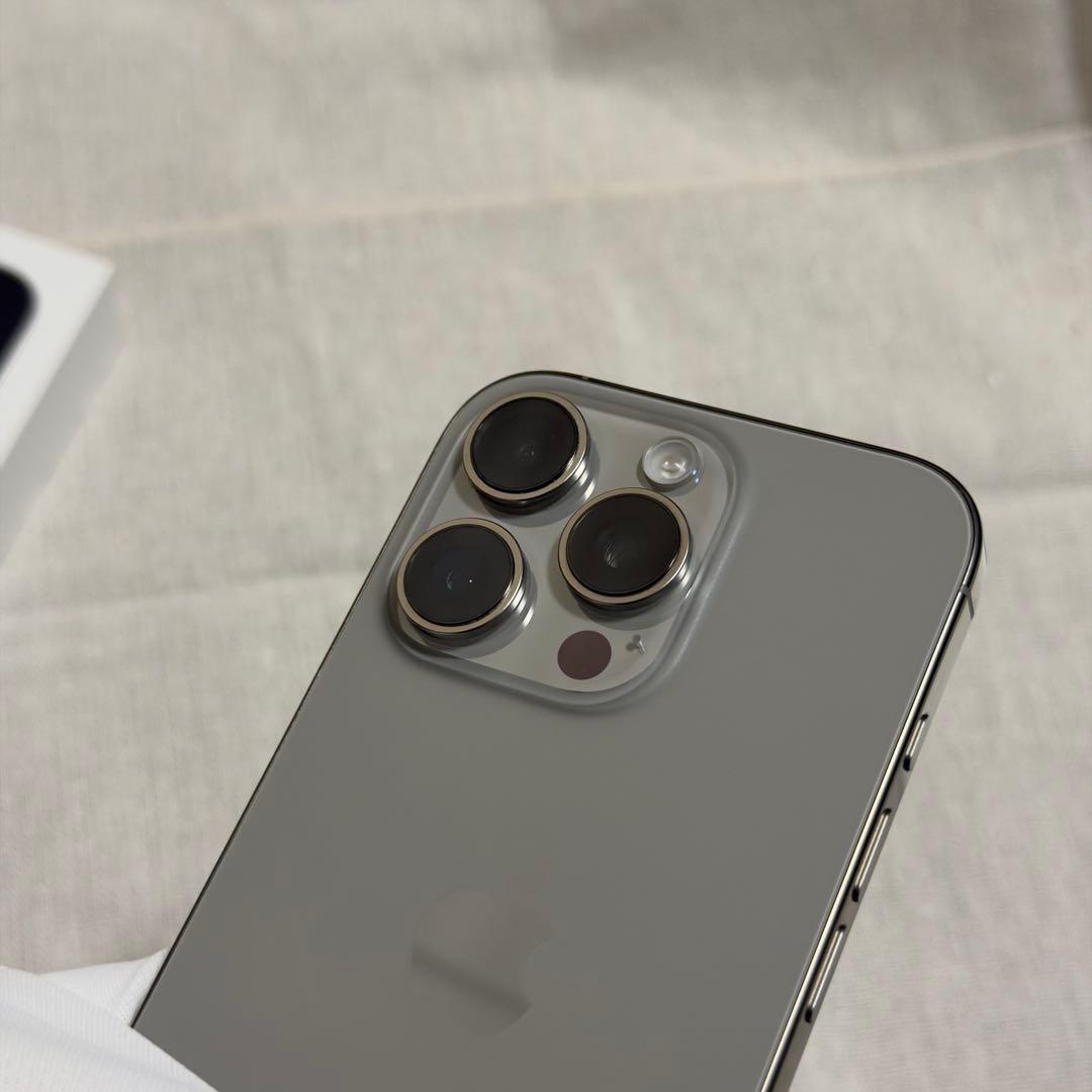 【美品】おまけありiPhone 16 Pro 256GB ナチュラルチタニウム