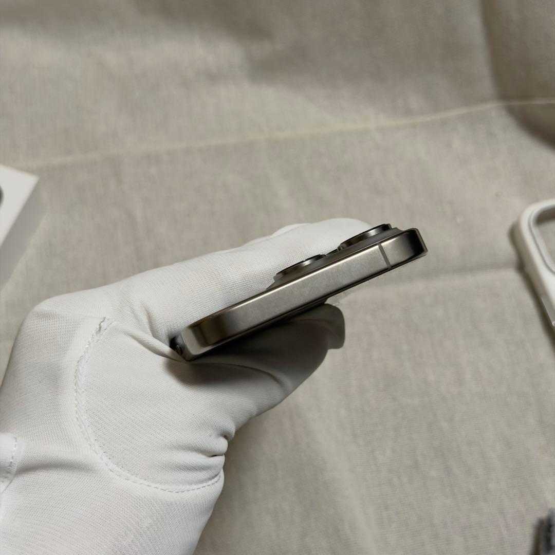 【美品】おまけありiPhone 16 Pro 256GB ナチュラルチタニウム