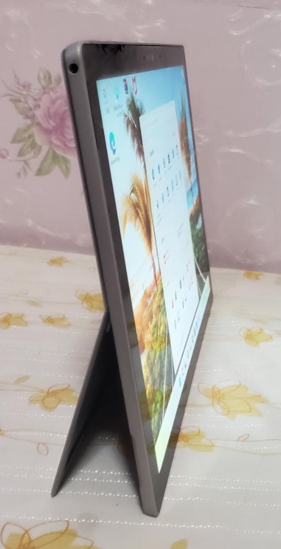 (冴島鋼牙 ほぼ新品) SurPro7 i3/4GB/128GB off