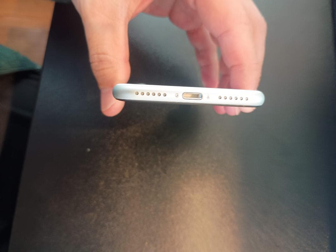 iPhone SE2 64GB A2296 SIMロック解除済 バッテリー99%