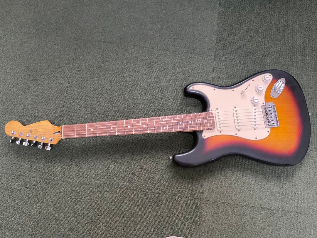 ストラト　タイプ　艶消しボディ ブラウンサンバースト