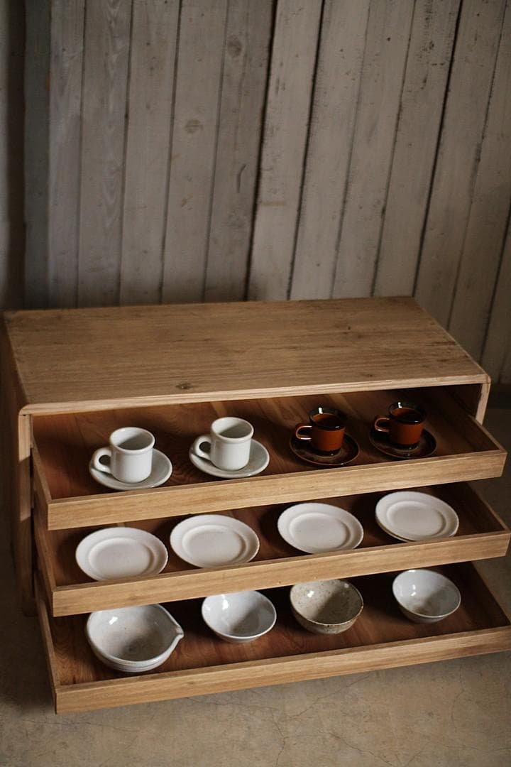 古い木製の引き出し3段　チェスト　桐箪笥