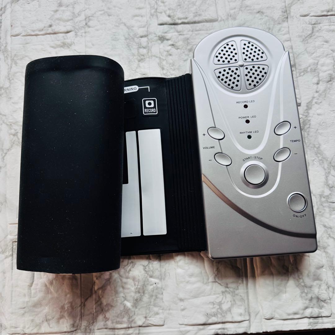 【訳あり・美品】折りたたみ式 電子キーボード 61鍵盤 シルバー 持ち運び可能