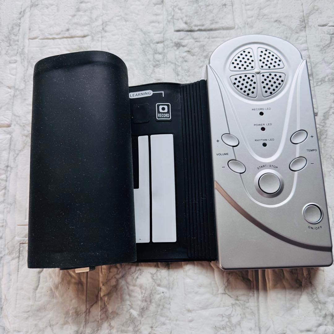 【訳あり・美品】折りたたみ式 電子キーボード 61鍵盤 シルバー 持ち運び可能