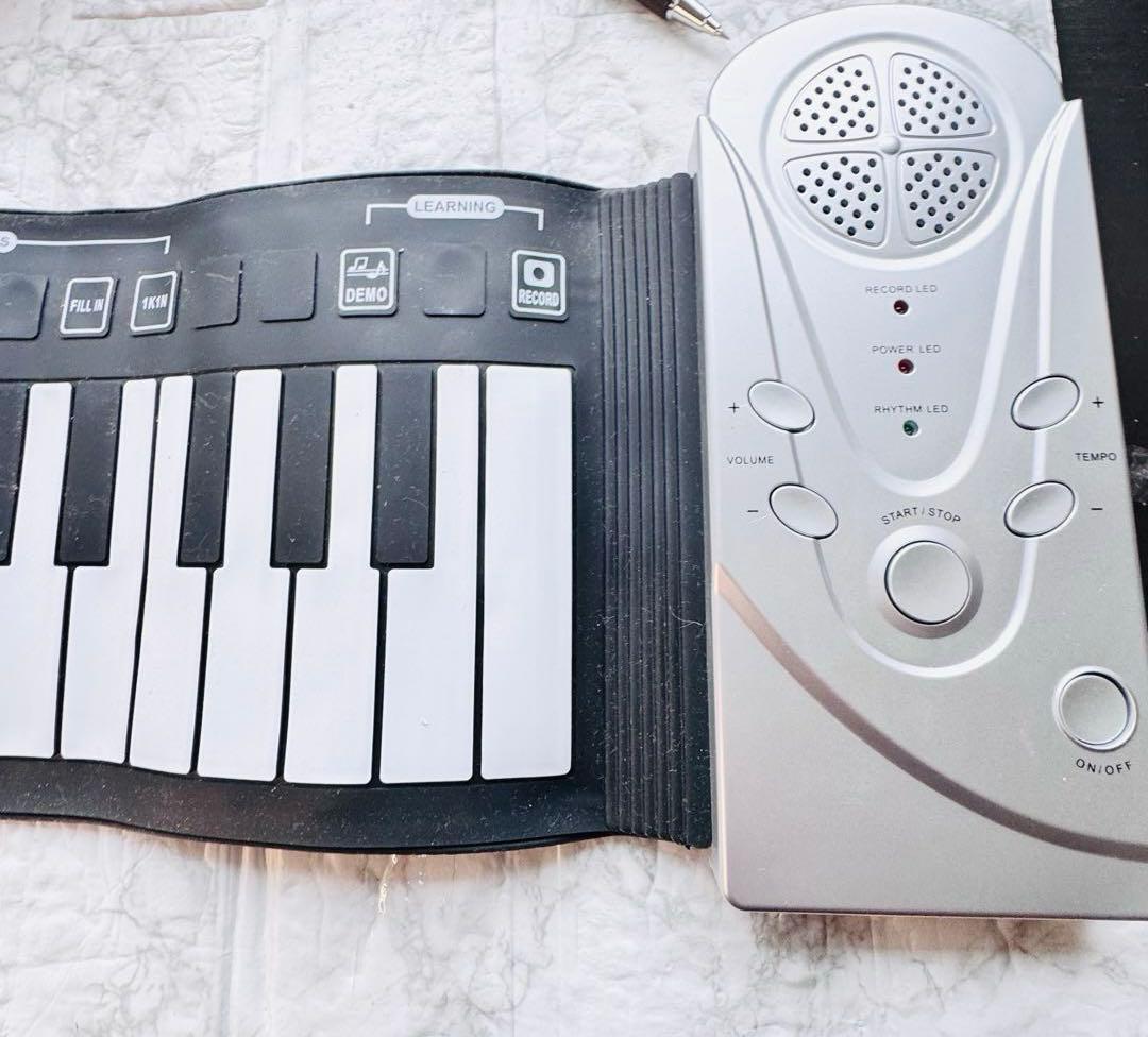 【訳あり・美品】折りたたみ式 電子キーボード 61鍵盤 シルバー 持ち運び可能