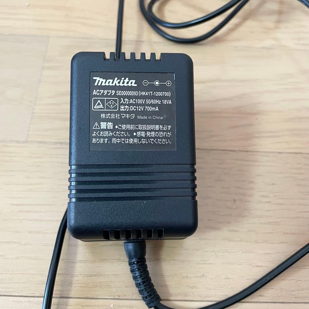 極美品✨　マキタ 充電式ラジオ MR102 ACアダプタ付き　白