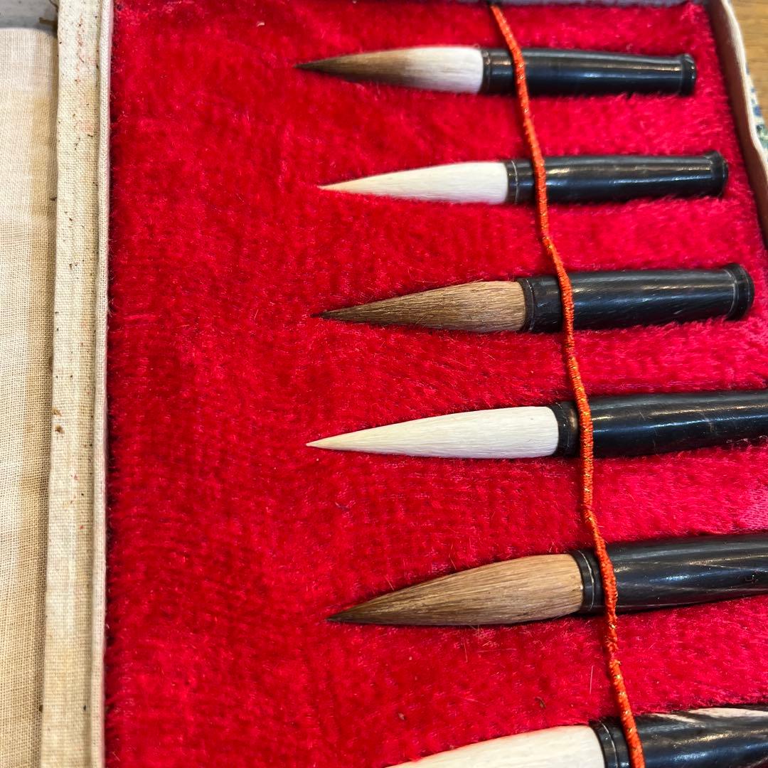 【未使用・天然毛】古い書道筆 8本セット 布箱付 コレクション向け中国