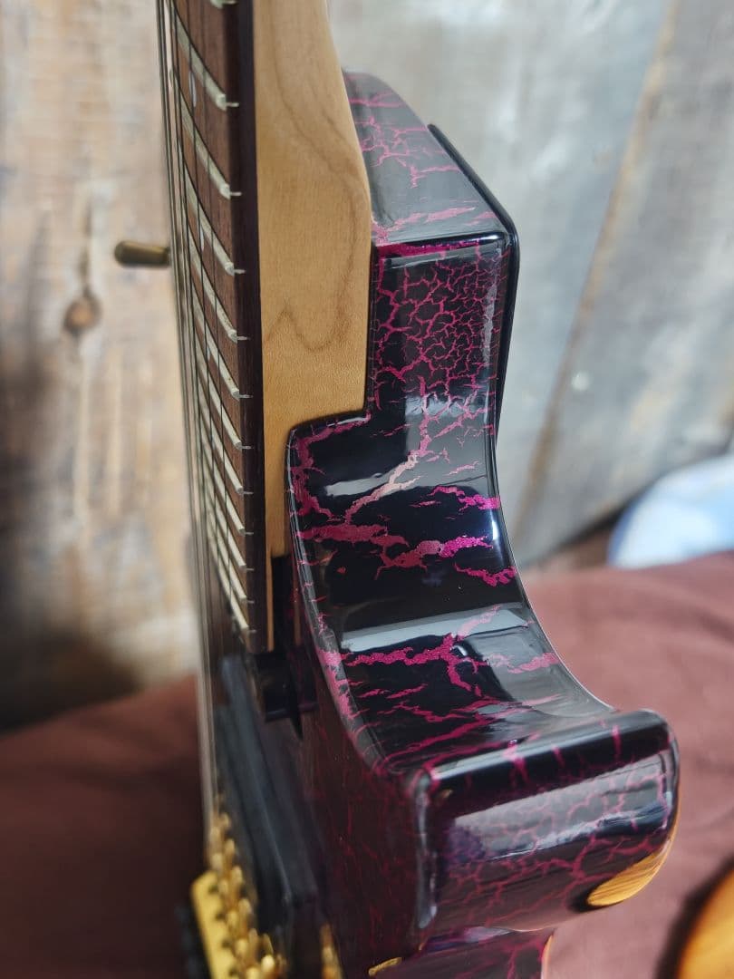 エレキギター ブラックとピンク　gotohペグ フロイドローズタイプ