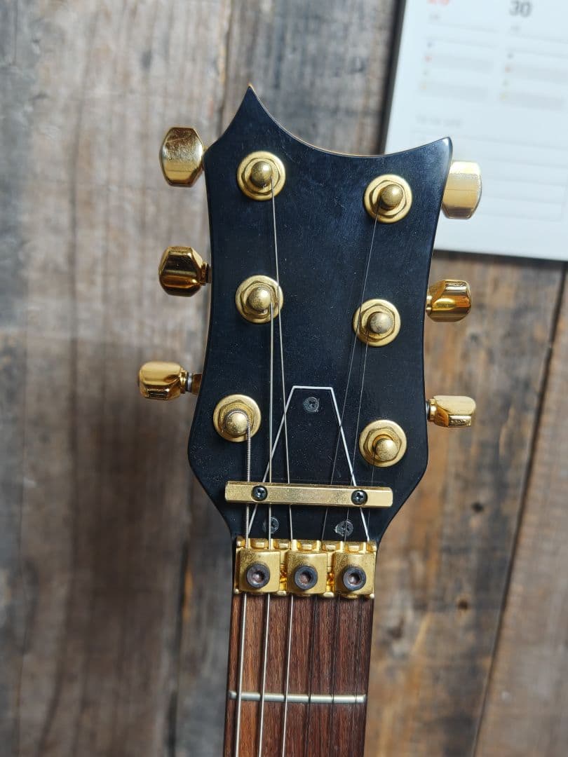 エレキギター ブラックとピンク　gotohペグ フロイドローズタイプ