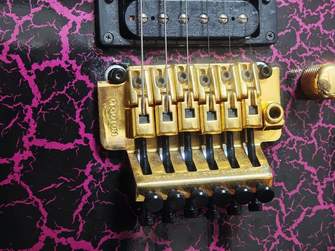 エレキギター ブラックとピンク　gotohペグ フロイドローズタイプ