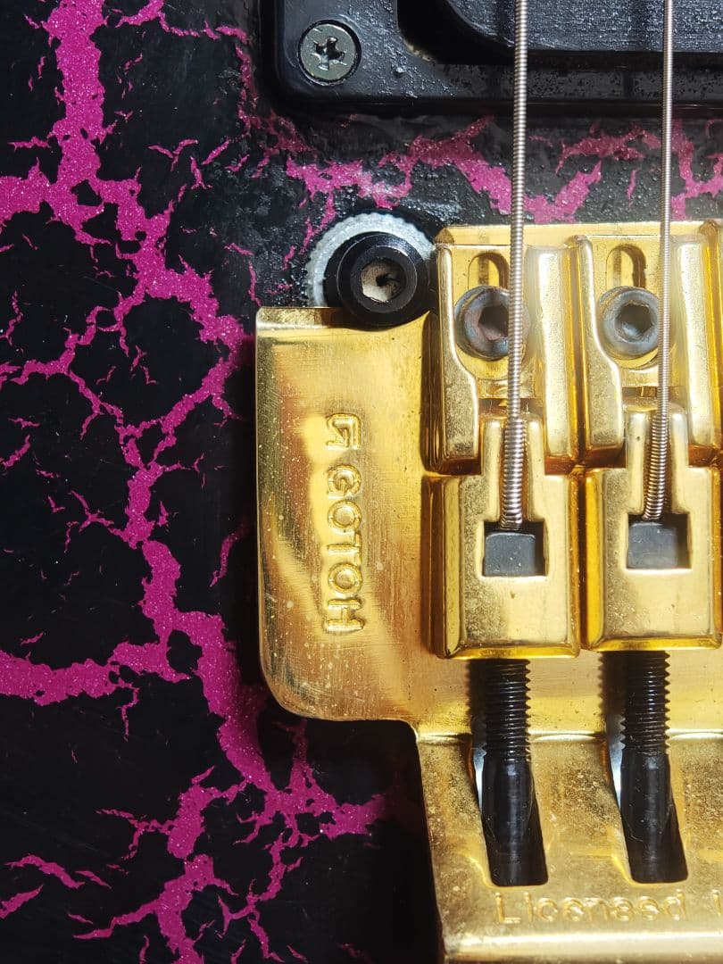 エレキギター ブラックとピンク　gotohペグ フロイドローズタイプ