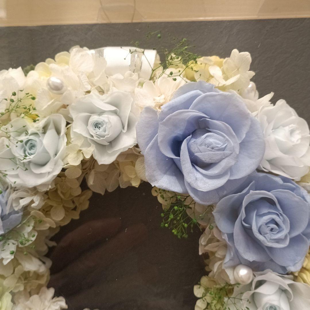 箱に入ったまま、すぐに壁掛けできるプリザーブドフラワー３個