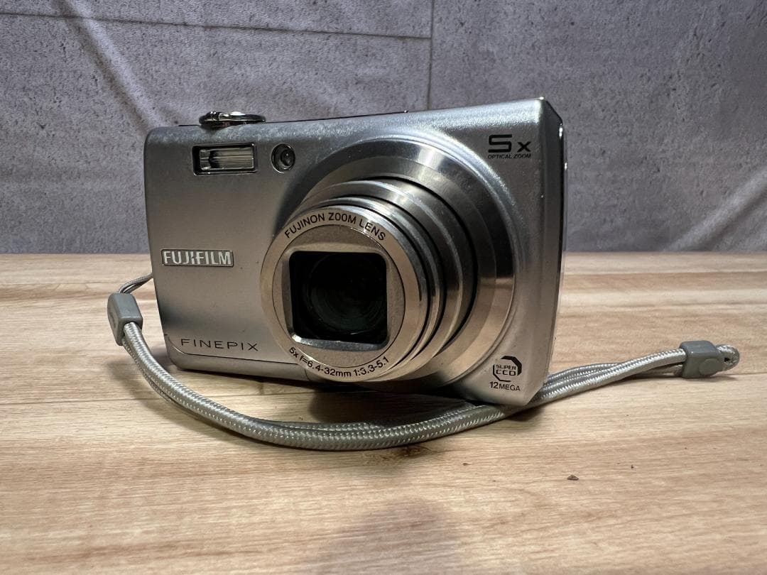 亘*様 FUJIFILM FinePix F100fd デジカメ 光学5倍ズーム
