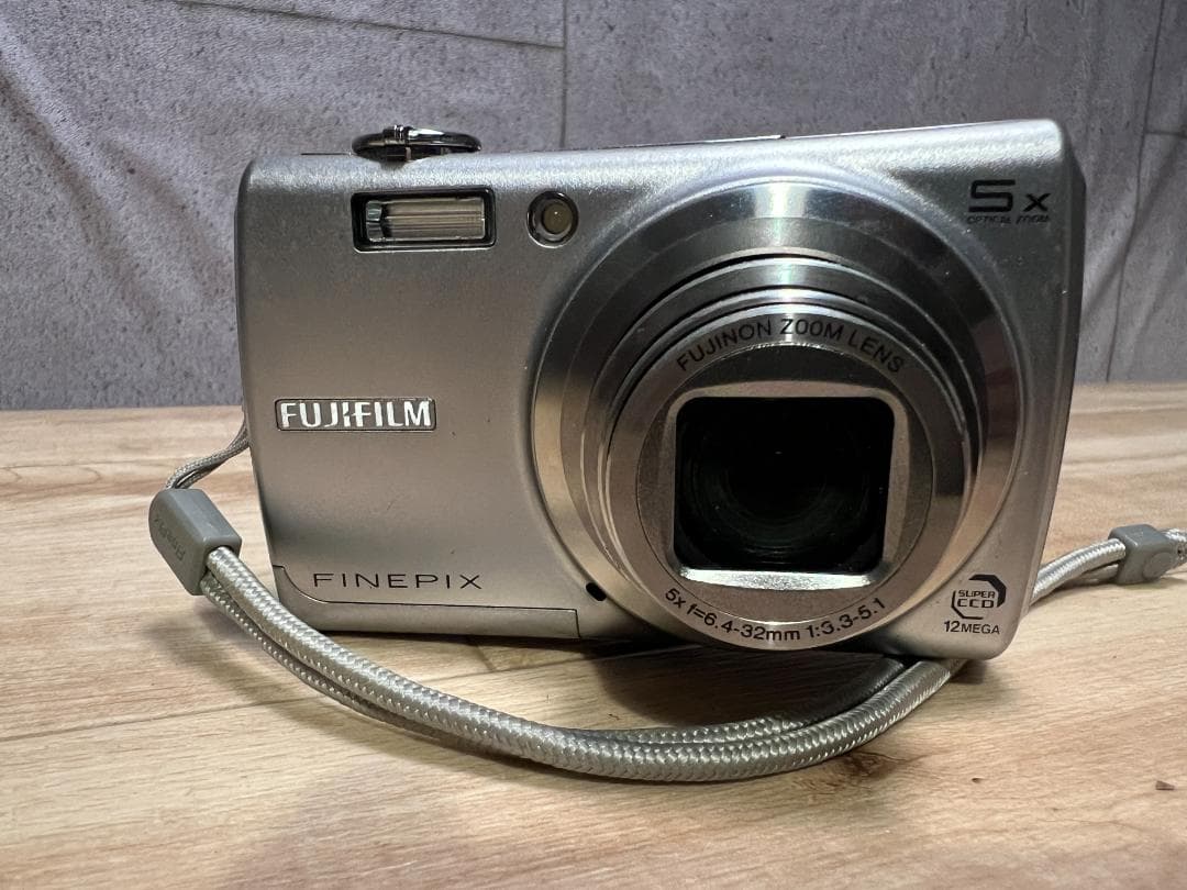 亘*様 FUJIFILM FinePix F100fd デジカメ 光学5倍ズーム
