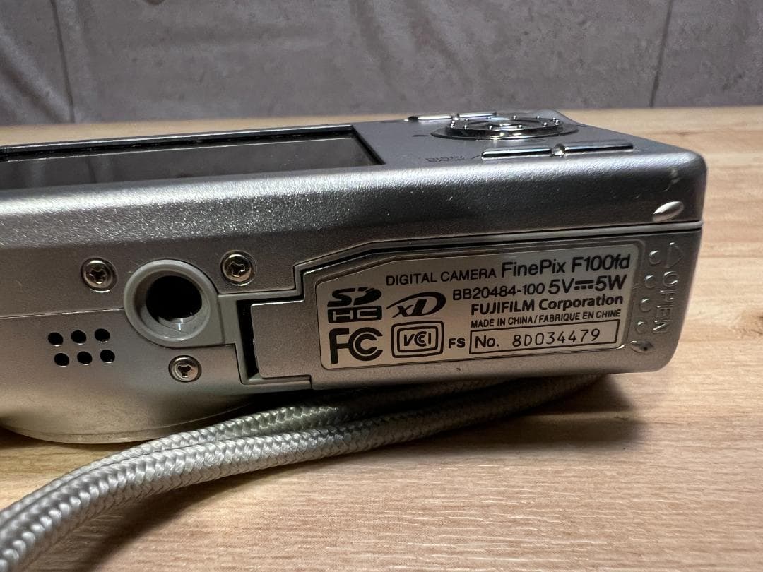 亘*様 FUJIFILM FinePix F100fd デジカメ 光学5倍ズーム