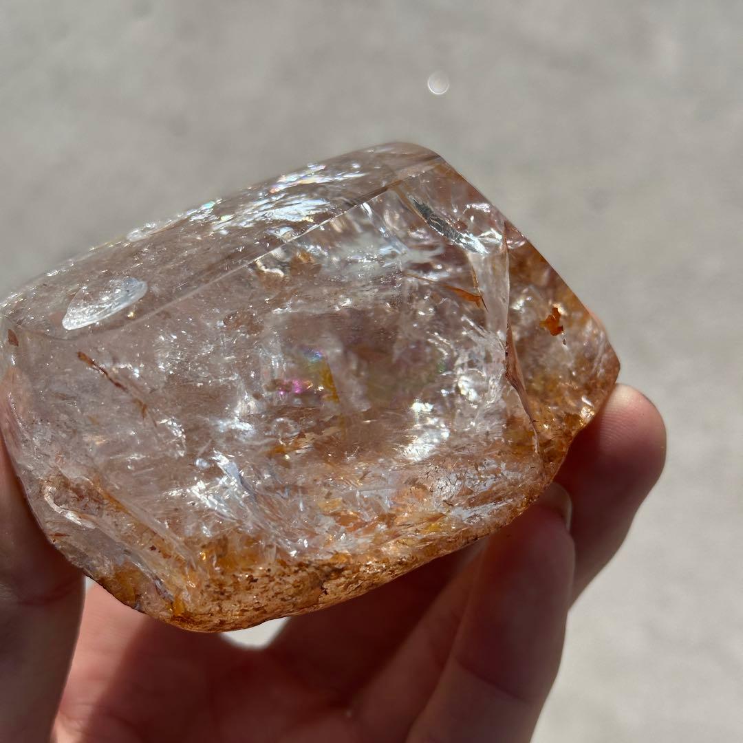天然石ファイアクォーツ共生水晶の原石　置物G.707