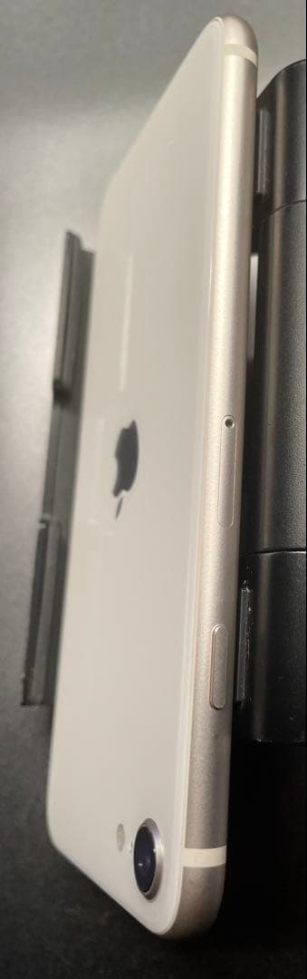 Apple iPhone se第3世代　ホワイト本体　64GB ジャンク