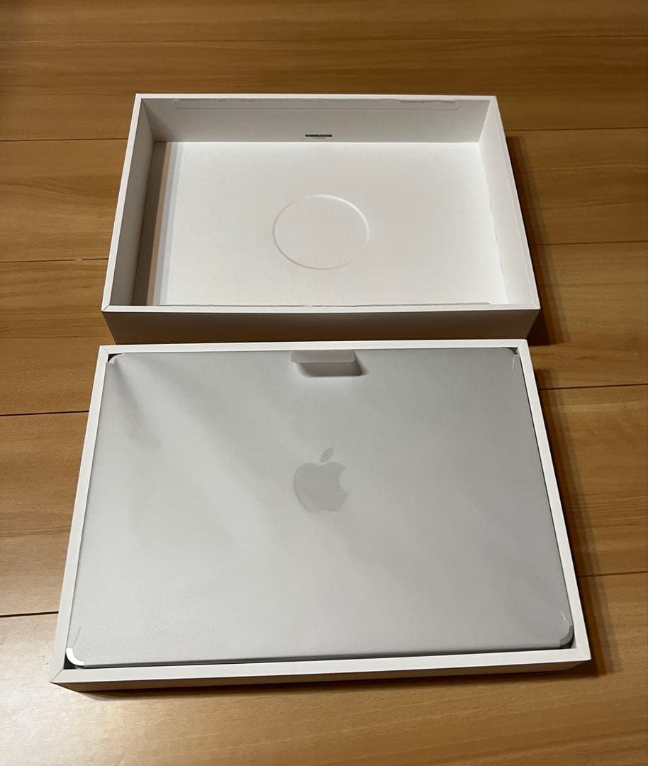 M4 MacBookAir 16GB/256GB シルバー整備品【充放電15回】