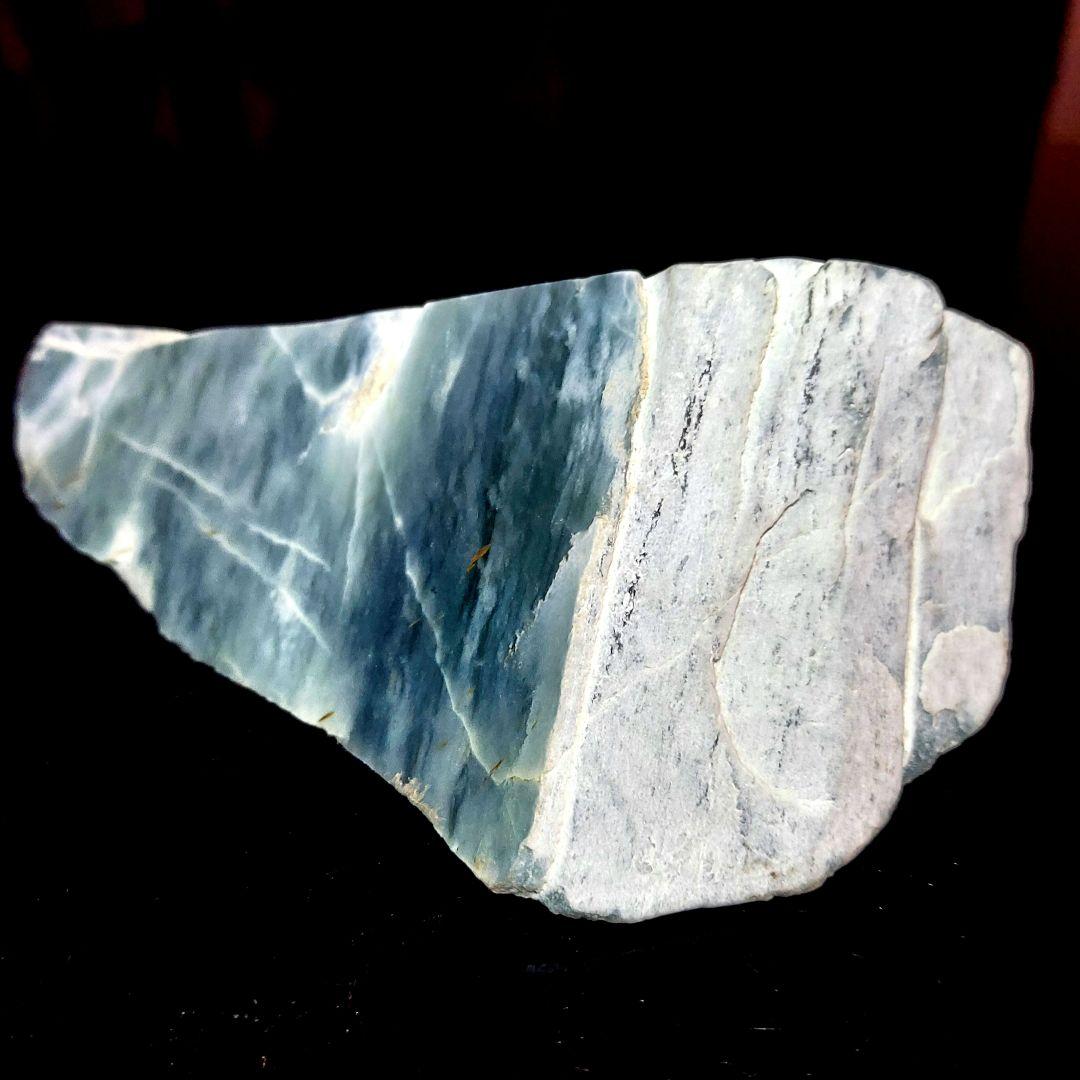 希少！産出量の少ないブルーグリーンが綺麗な グアテマラ翡翠原石3面磨き 550