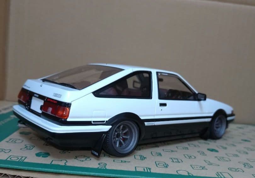 オートアート AE86トレノ 頭文字D カスタム品 1/18