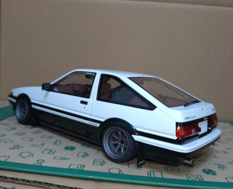 オートアート AE86トレノ 頭文字D カスタム品 1/18