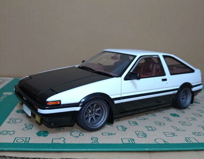 オートアート AE86トレノ 頭文字D カスタム品 1/18