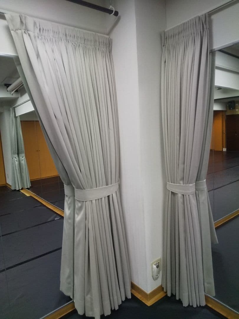 特注品　防炎・遮光カーテン（2倍ひだ）