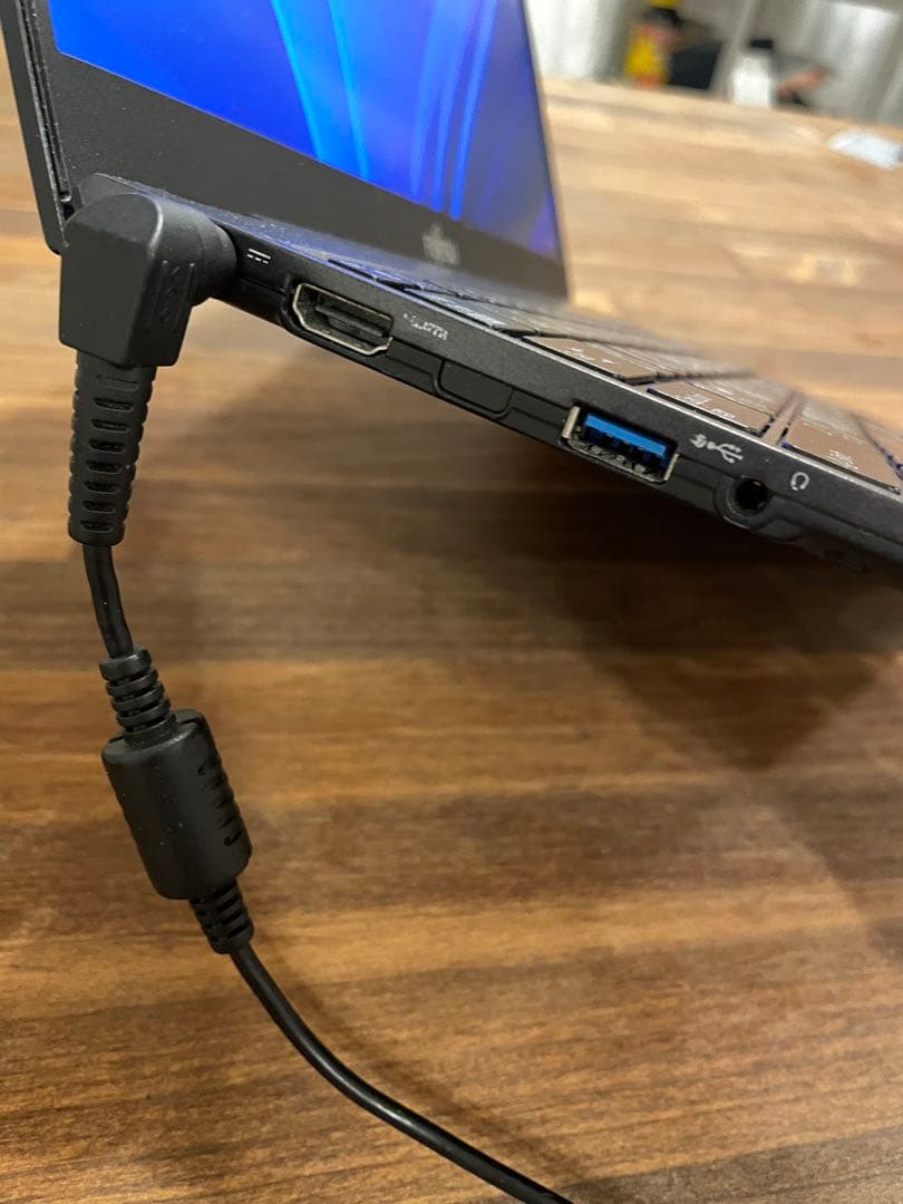 Fujitsu LIFEBOOK U938 7世代Core i5 13.3インチ