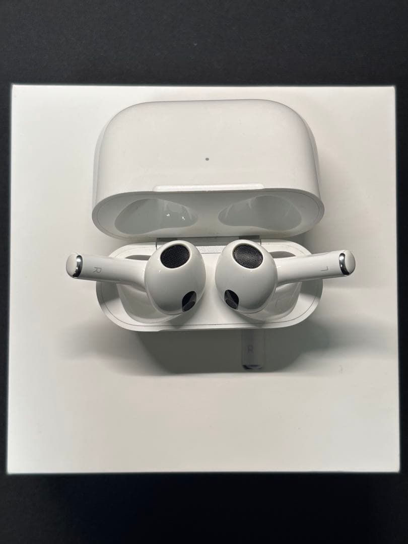 (中古)AirPods 3 本体 元箱付き 未使用lightningケーブル付き