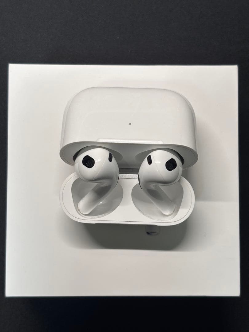 (中古)AirPods 3 本体 元箱付き 未使用lightningケーブル付き