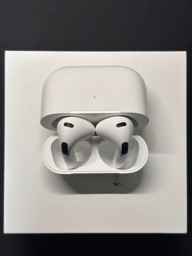 (中古)AirPods 3 本体 元箱付き 未使用lightningケーブル付き