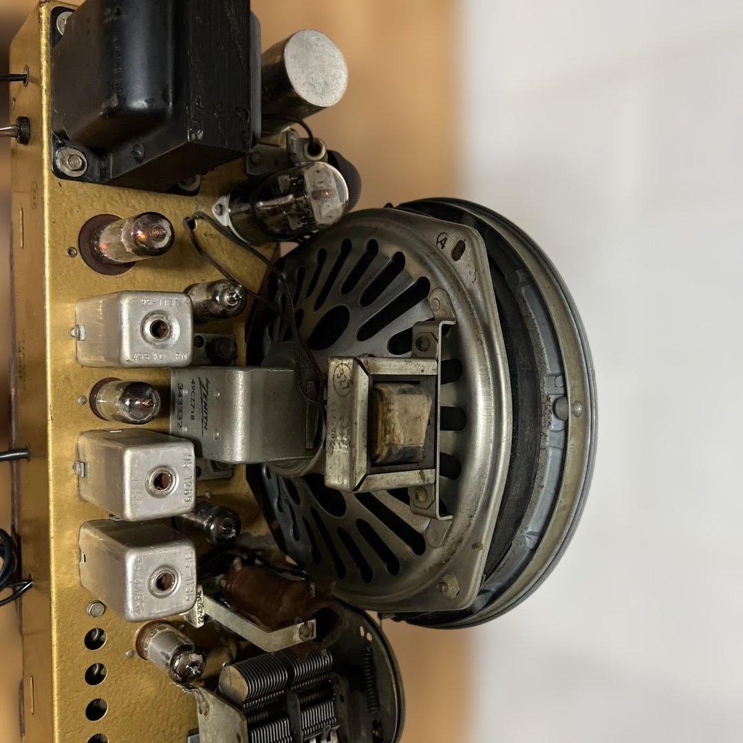 真空管ラジオ レトロデザイン中古品です。