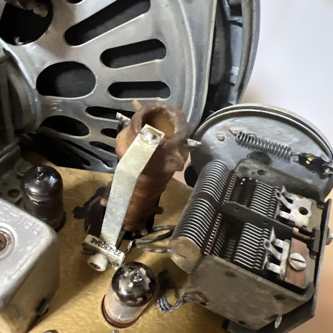 真空管ラジオ レトロデザイン中古品です。