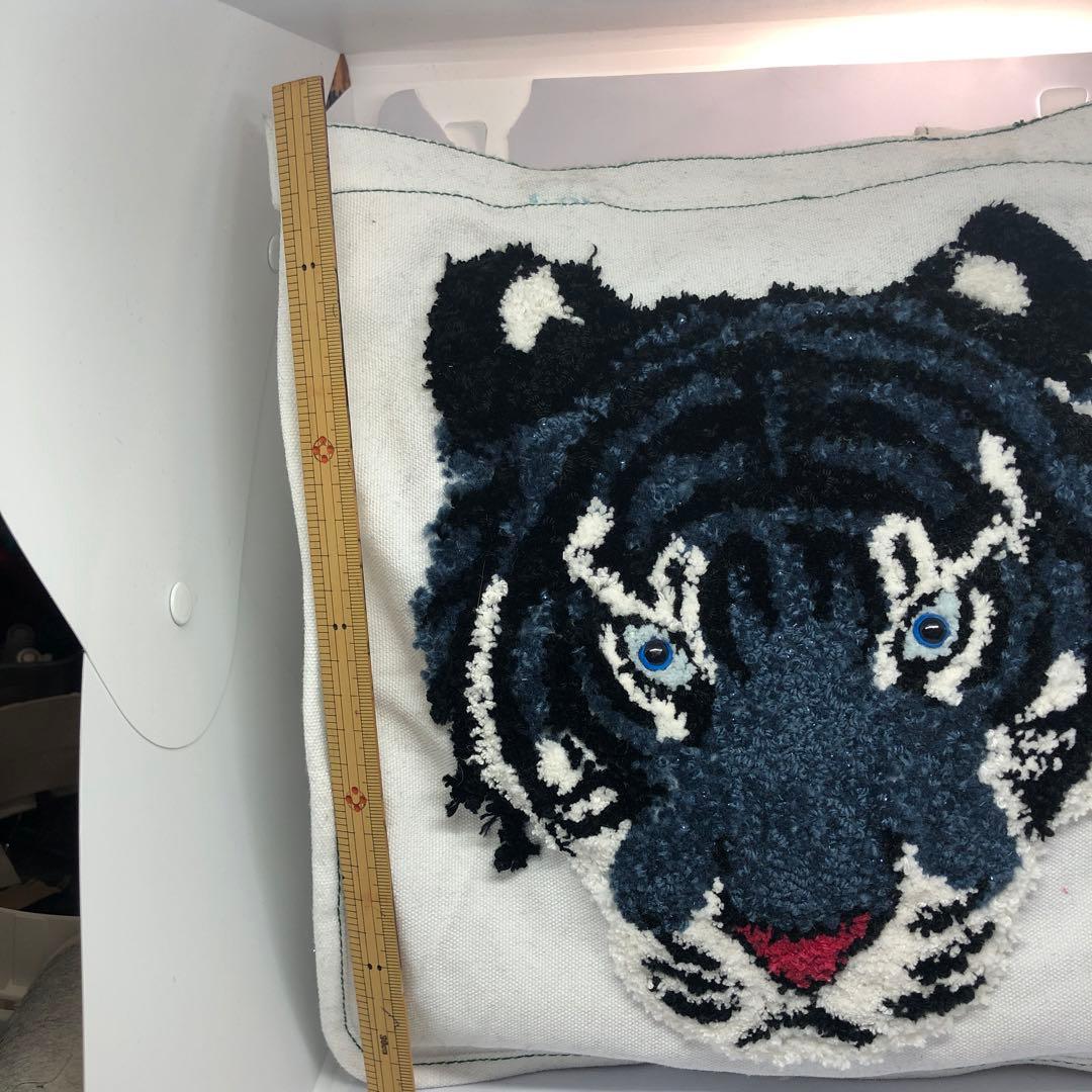 パンチニードル虎の顔刺繍キャンバストートバッグ大きい