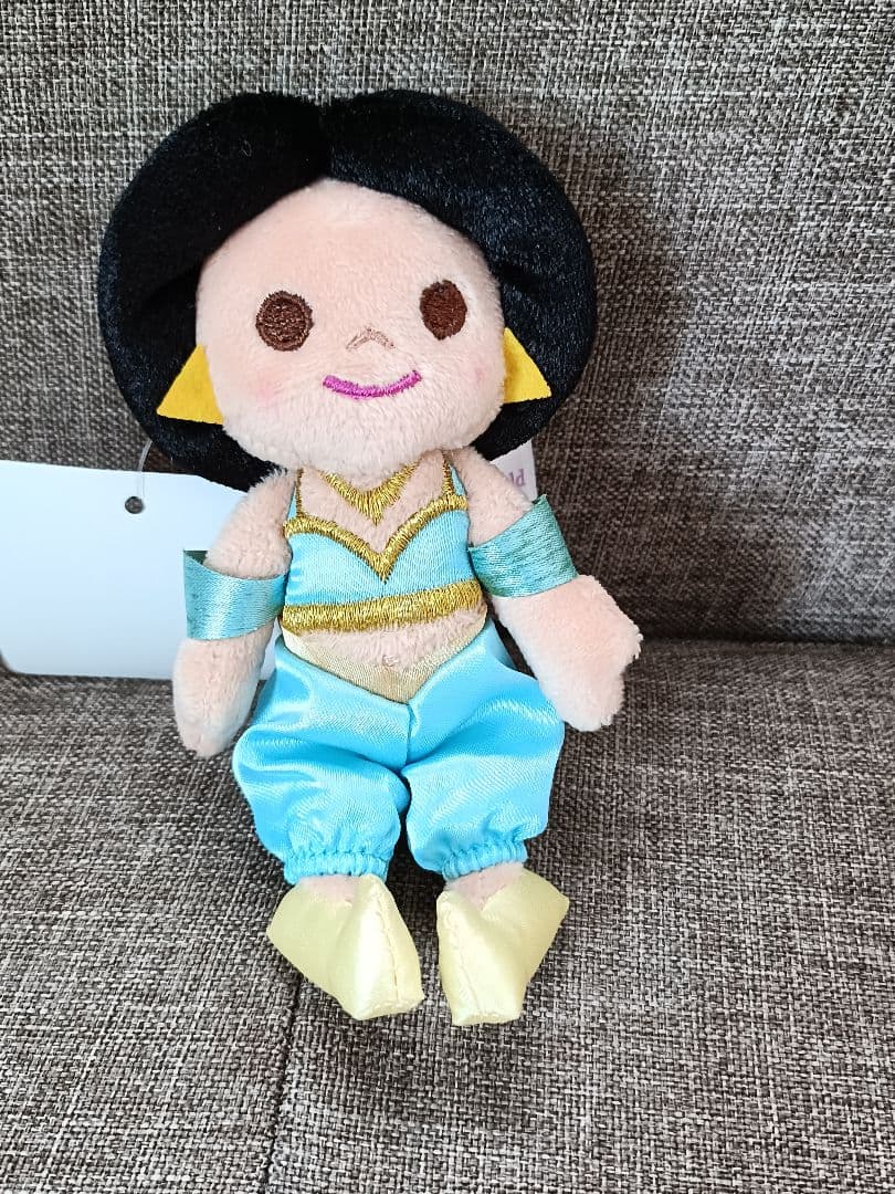【新品】イッツアスモールワールド　アリエルアリスジャスミン　ぬいぐるみバッジ