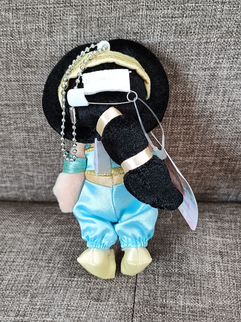 【新品】イッツアスモールワールド　アリエルアリスジャスミン　ぬいぐるみバッジ