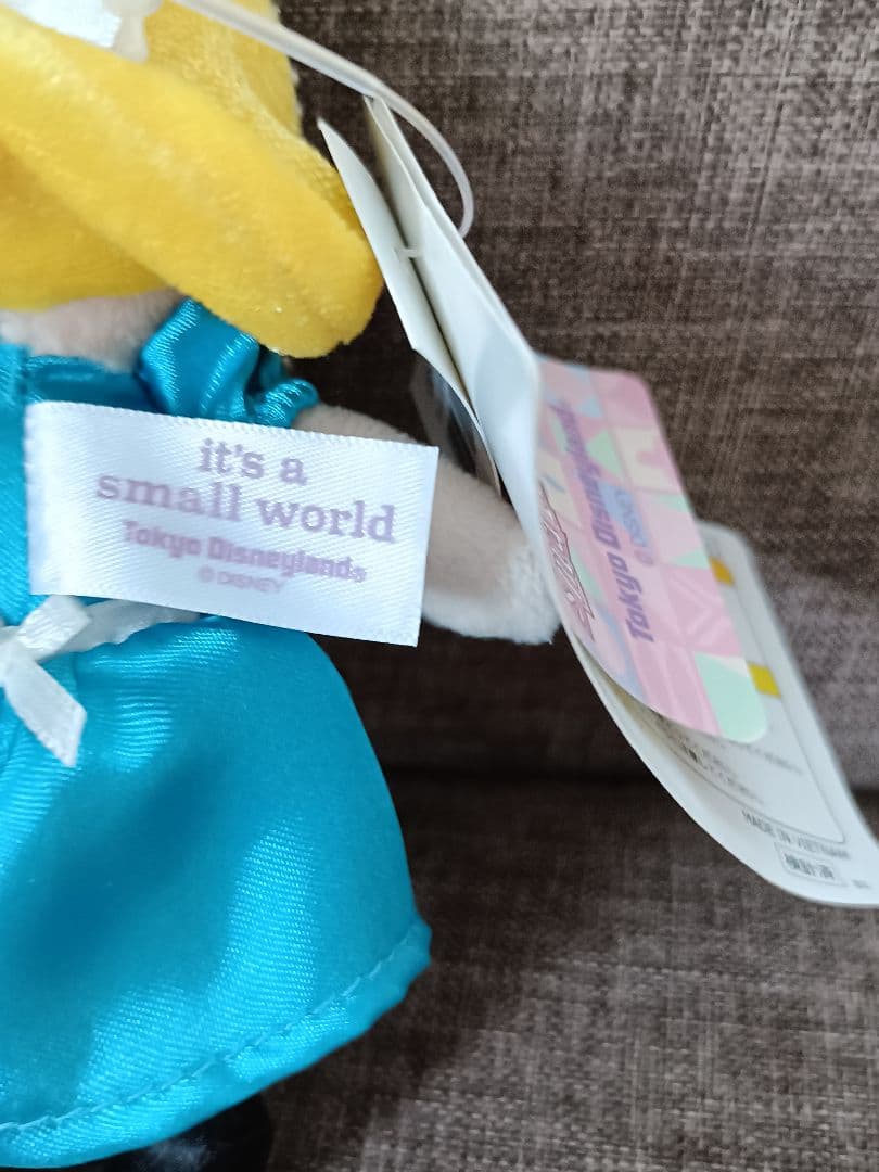 【新品】イッツアスモールワールド　アリエルアリスジャスミン　ぬいぐるみバッジ