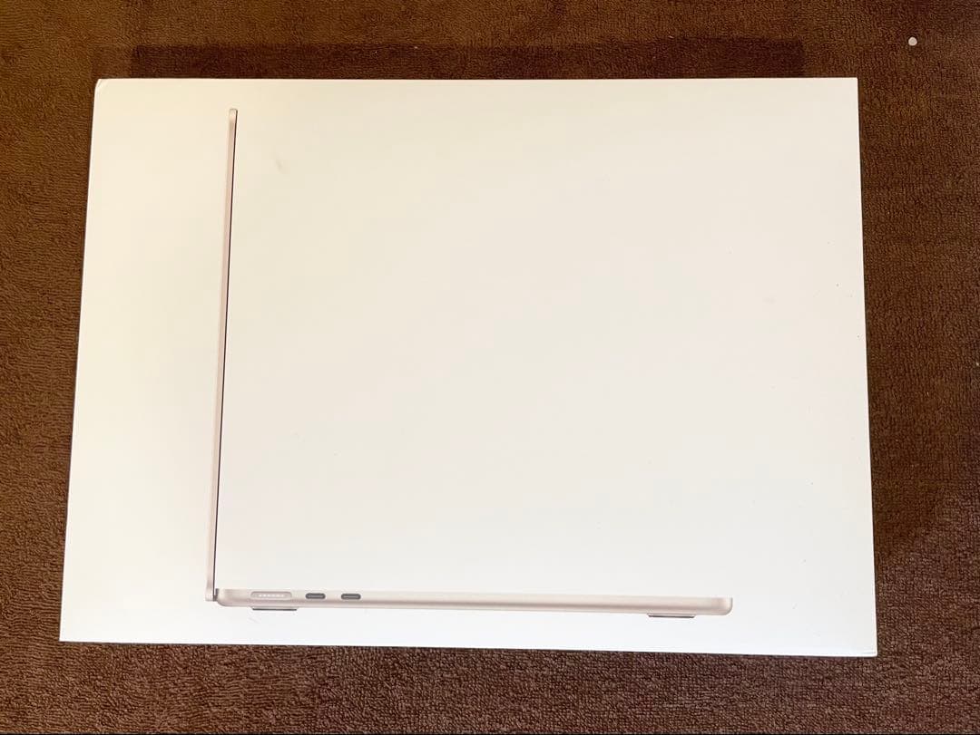 MacBook Air M2 13インチ　スターライト　2024.3購入