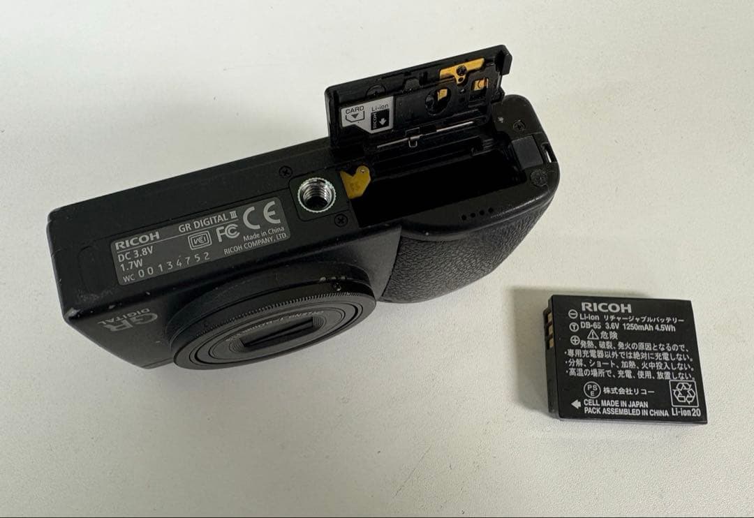 RICOH GR DIGITAL III リコー　コンパクトデジタルカメラ